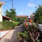 Kostas & 아파트