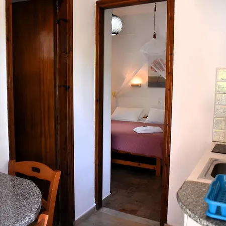 Kostas & Apartment Agios Georgios Pagon