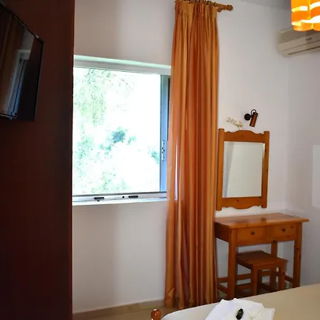 Kostas & * Agios Georgios Pagon