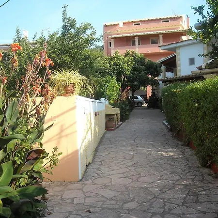 Kostas & * Agios Georgios Pagon
