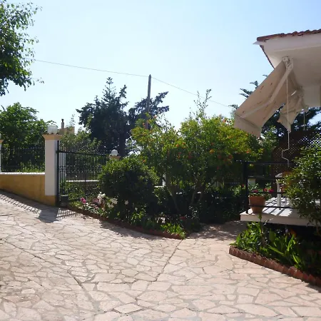 Kostas & Apartment Agios Georgios Pagon