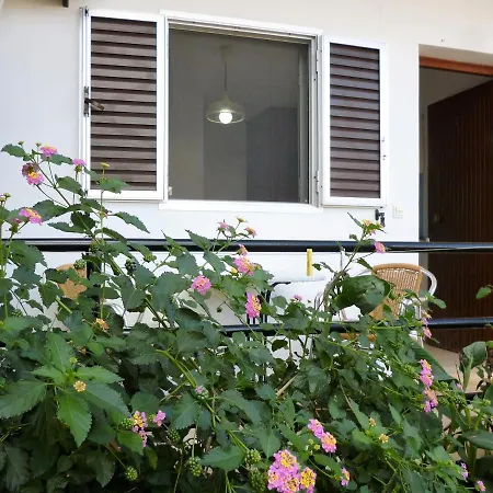 Kostas & Apartment Agios Georgios Pagon