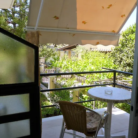 Kostas & آغيوس غيوريوس باغون