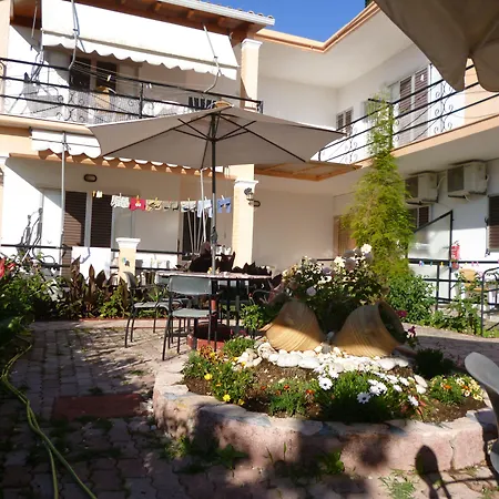 Kostas & * آغيوس غيوريوس باغون