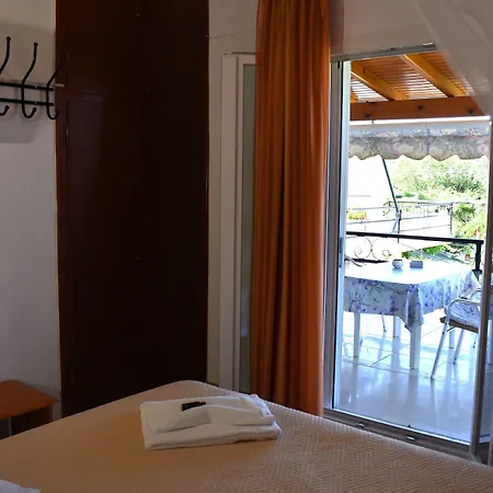 Kostas & آغيوس غيوريوس باغون